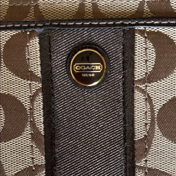 Coach Signature strip Zippy Wallet/Wristlet NEVER USED! - Picture 10 of 14